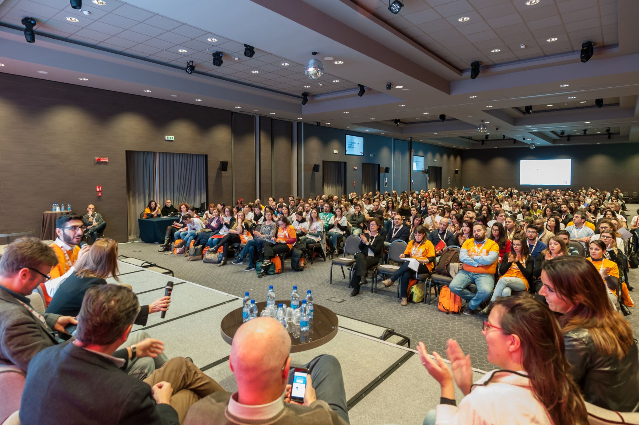 400 young people quiz MS experts in Rome