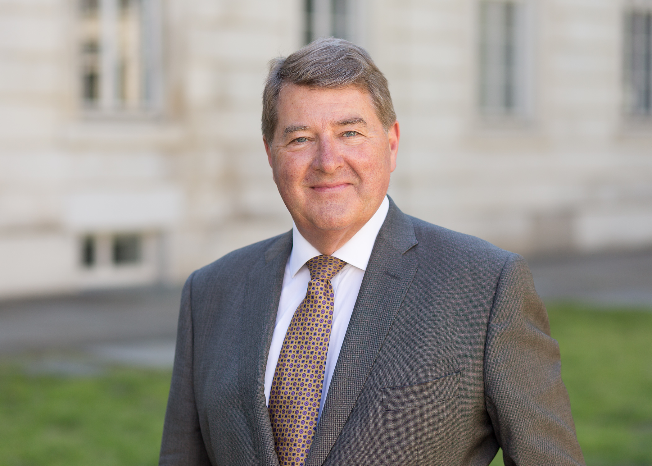 Professor Alan Thompson wins the prestigious MS Charcot Award MS